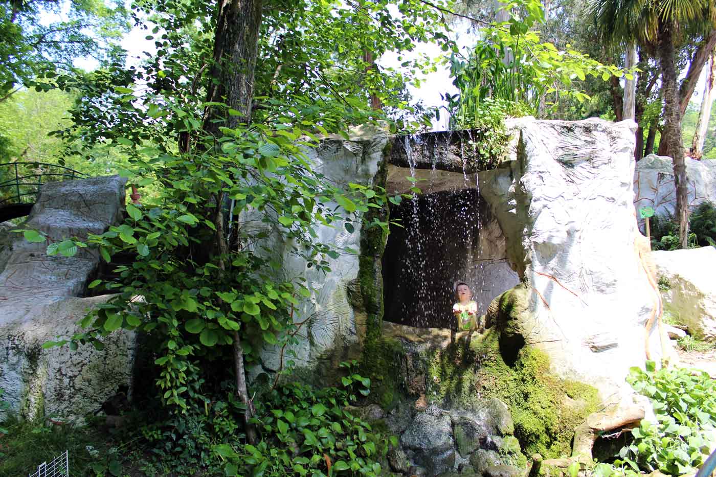 Грот с водопадом