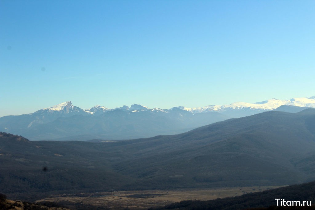 Вид на Тхач со стороны плато Лагонаки