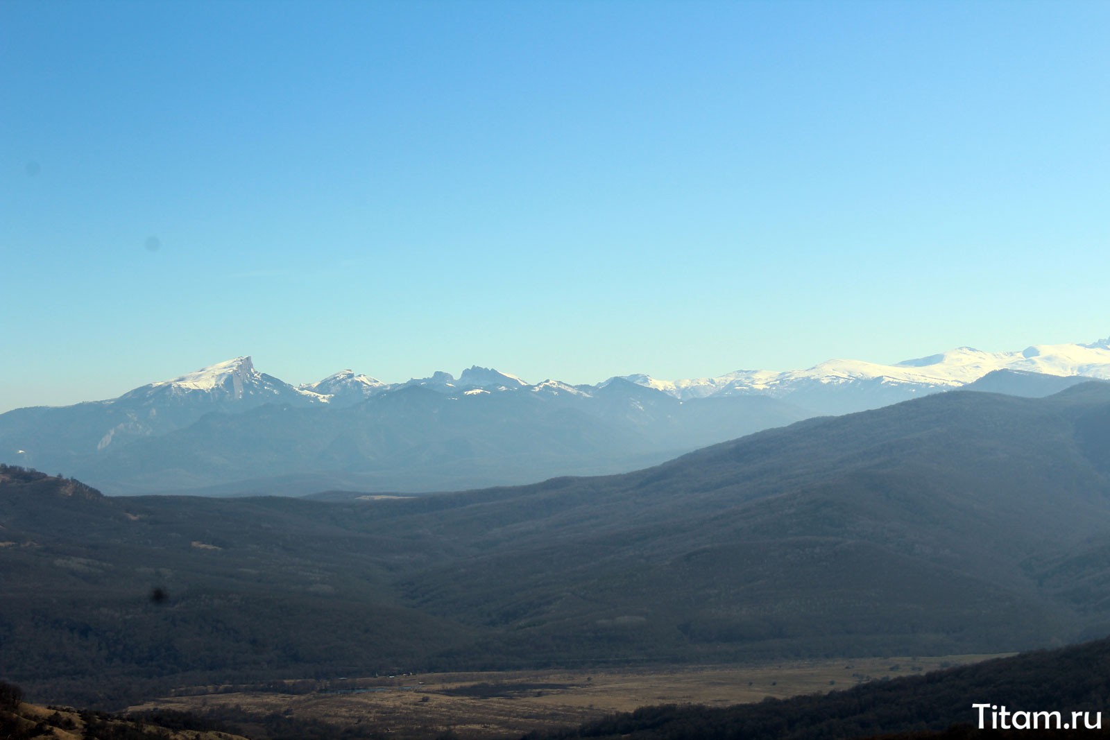 Вид на Тхач со стороны плато Лагонаки