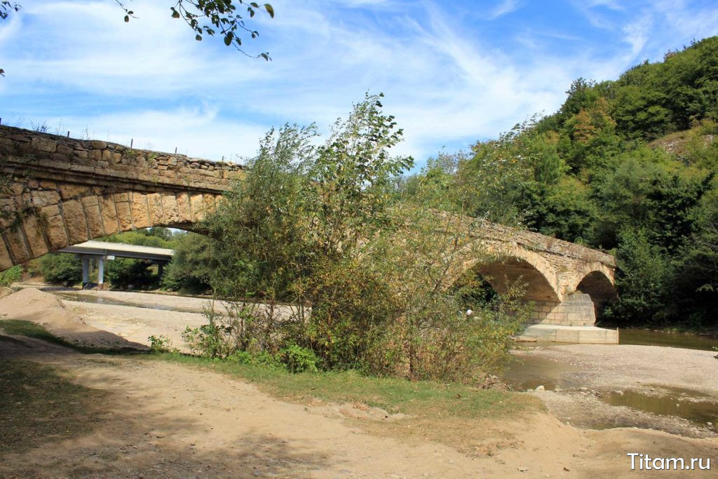 Старый мост в Даховской. Август