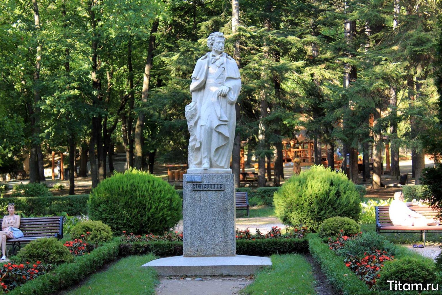 Памятник Пушкину в Махачкале