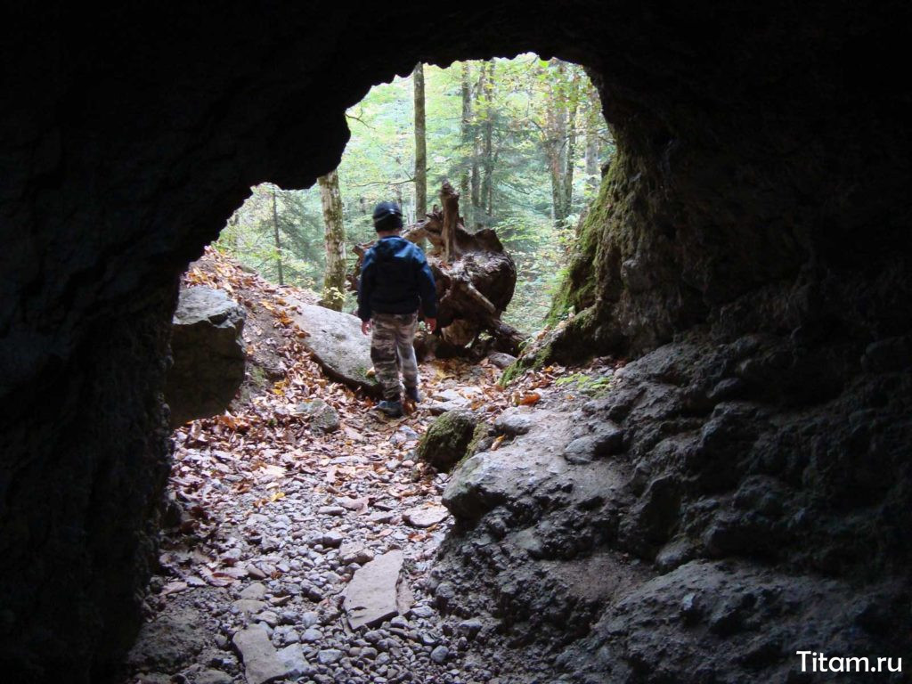 Вход в Большую Фанагорийскую пещеру