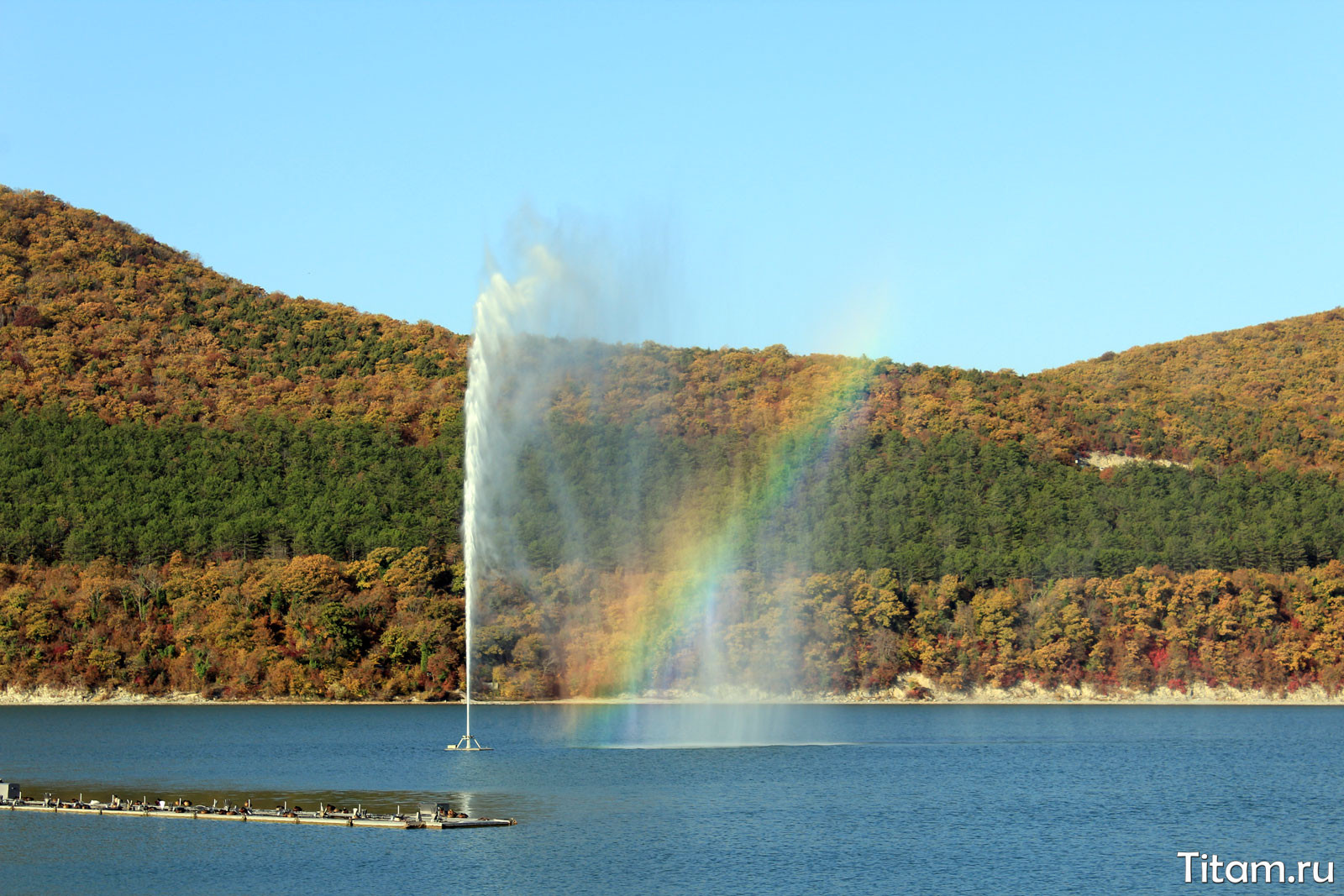 Женевский фонтан на озере Абрау