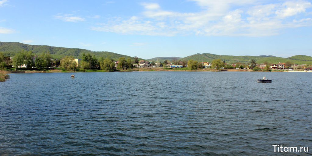 Городское озеро (Круглое озеро). Горячий ключ
