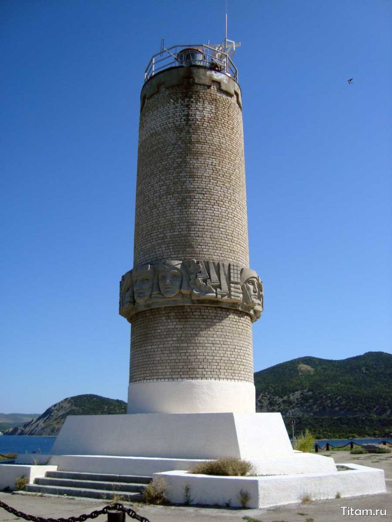 Утришский маяк - памятник «Фабрициусу»
