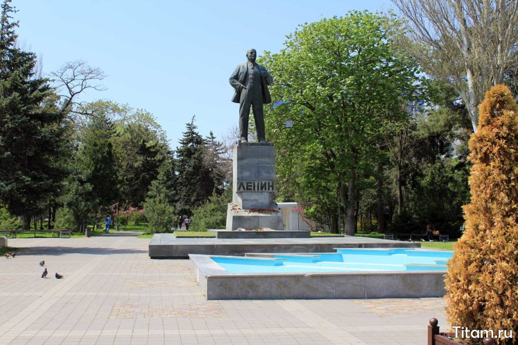 Площадь Ленина - начало сквера Гудовича
