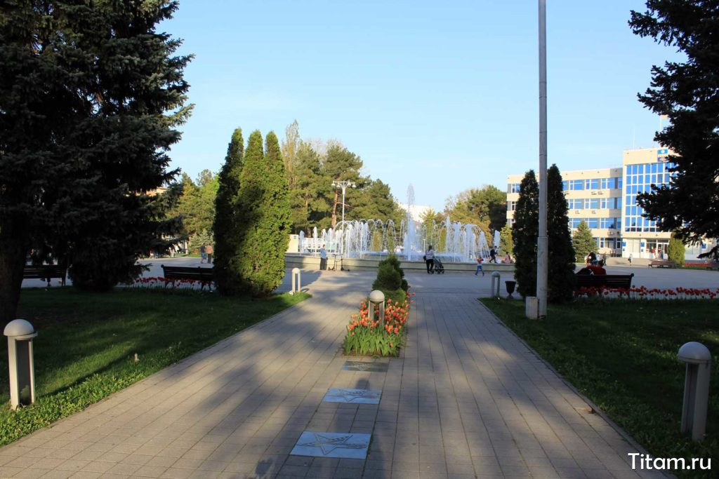 Звездная аллея на площади Советов в Анапе
