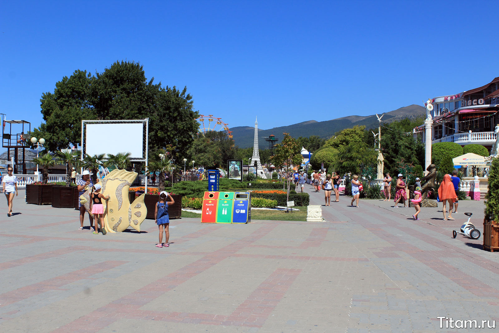 в кабардинке на набережной