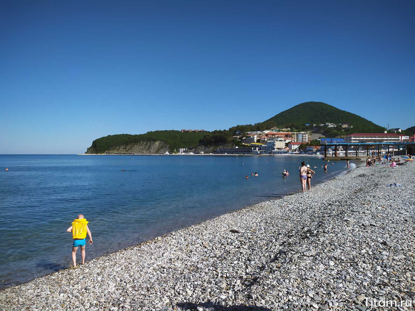 Самые чистые пляжи Черного моря в России (10 фото)