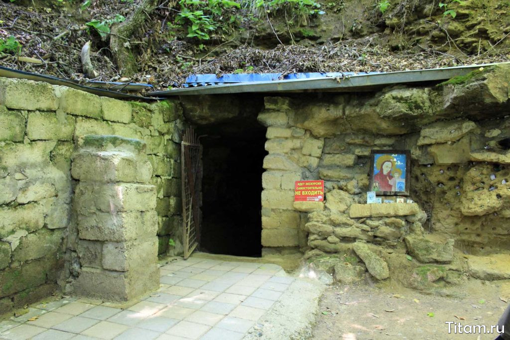 Вход в Древний Византийский подземный монастырь