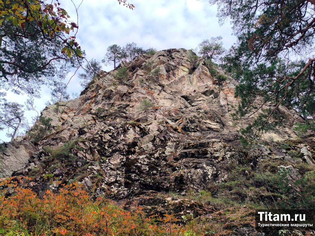 Центральная вершина горы Трезубец