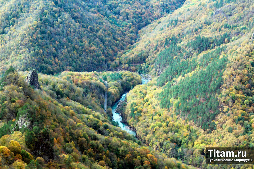 Гранитный каньон реки Белой