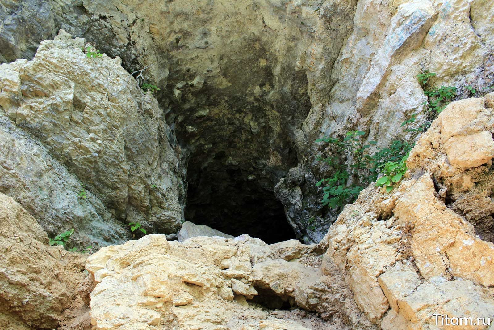 Вход в пещеру Даховская