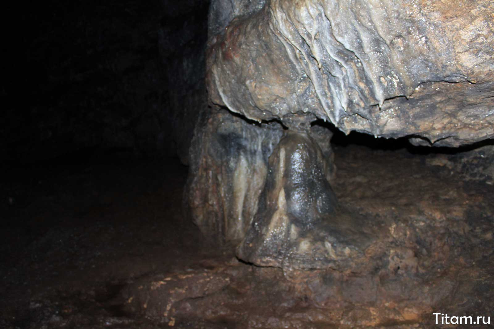 Сталагмит в пещере Даховской