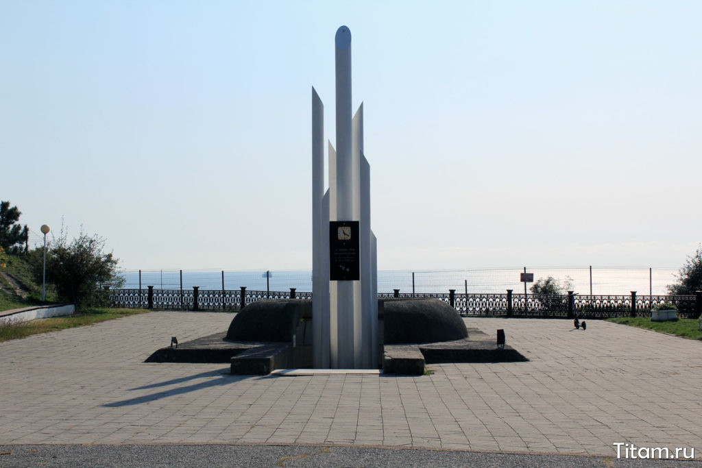 Памятник погибшим на пароходе «Адмирал Нахимов»