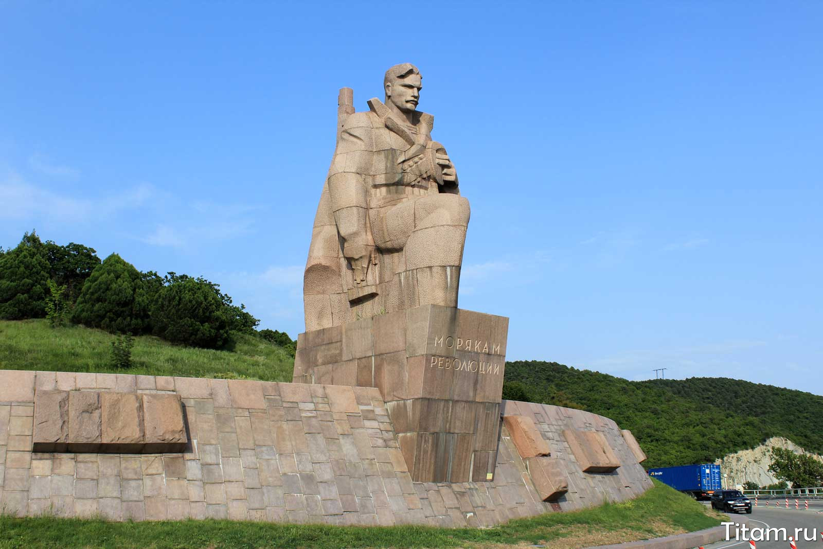 Памятник "Моряки революции"