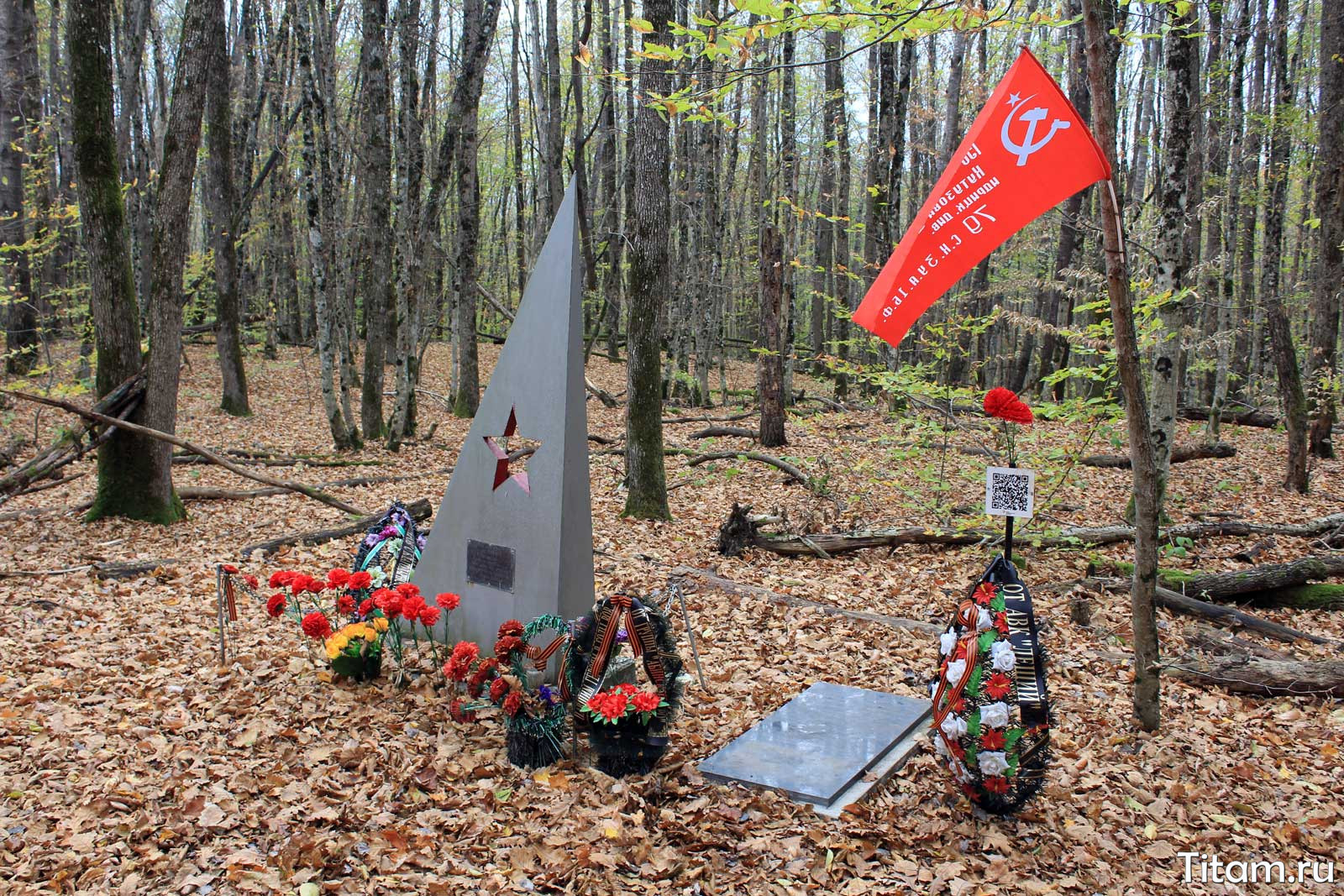 Памятник экипажу бомбардировщика ДБ-3Ф