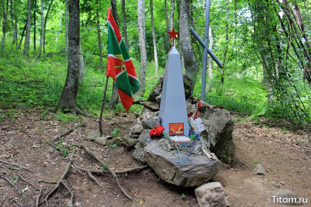 Памятник 1 батальону 165 отдельной мотострелковой бригады
