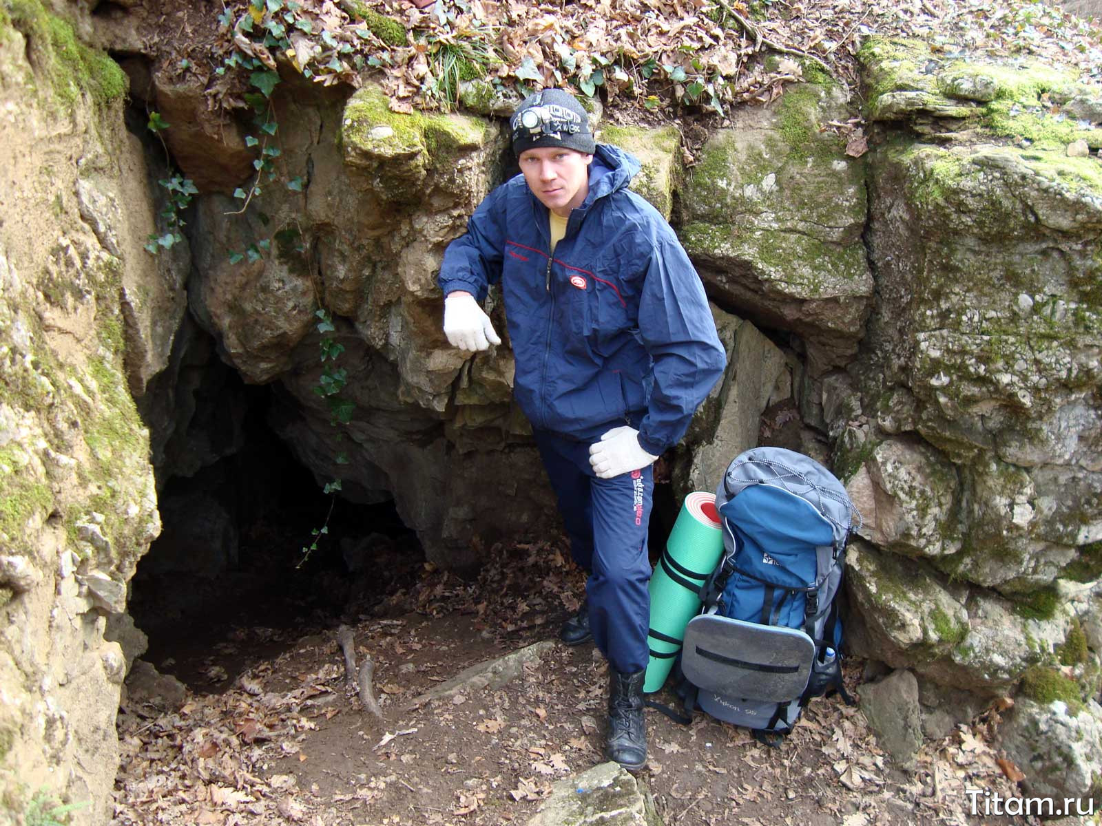 У входа в Кошачью пещеру