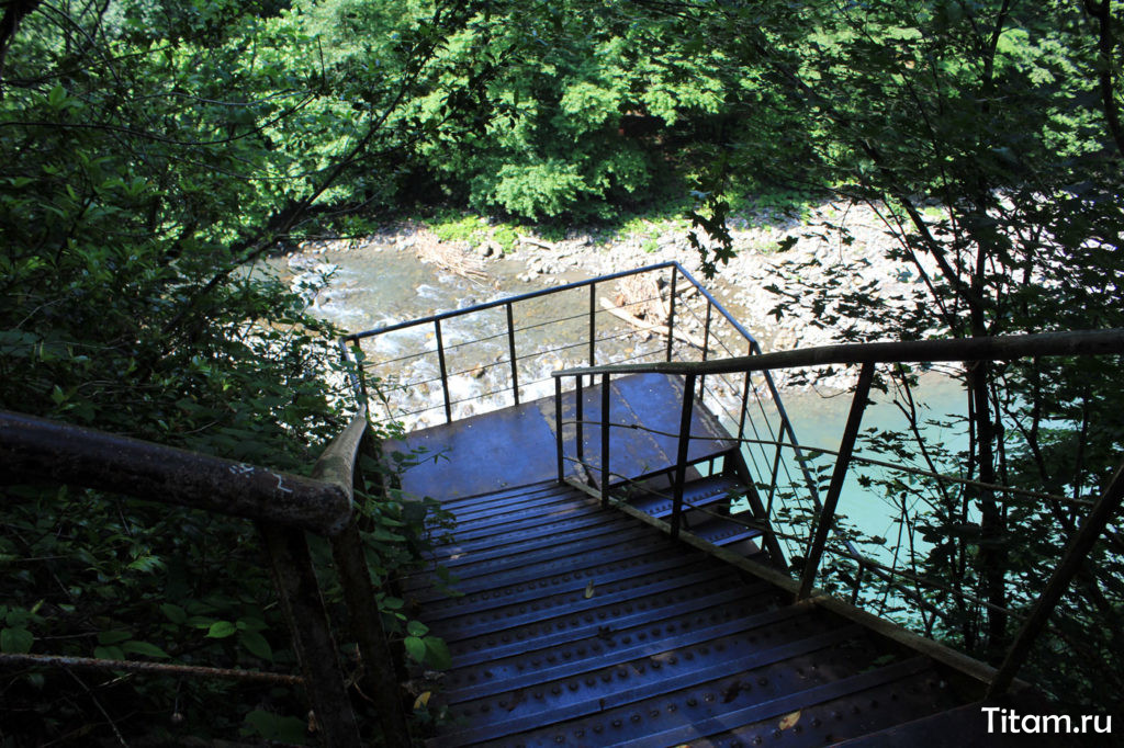 Лестница на Ореховский водопад