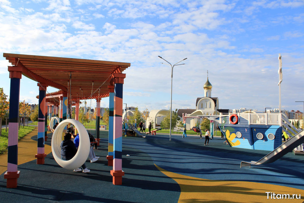 Детская площадка в Крещенском парке