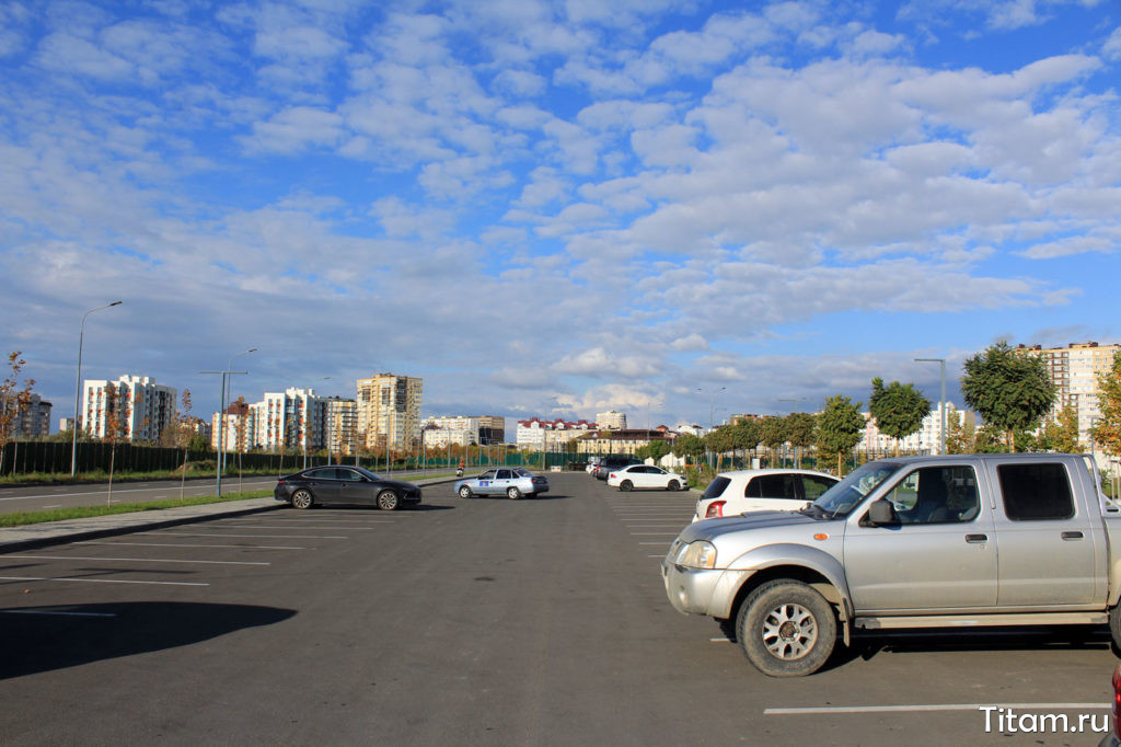 Парковка у Крещенского парка в Анапе