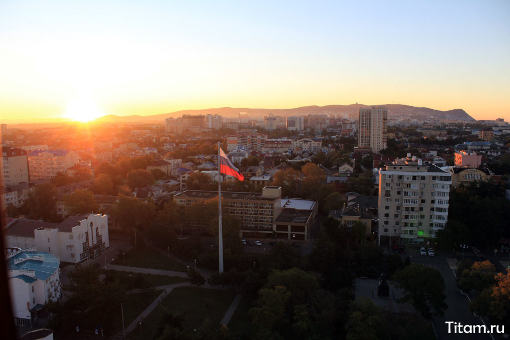 Сквер Воинской славы в Анапе на рассвете