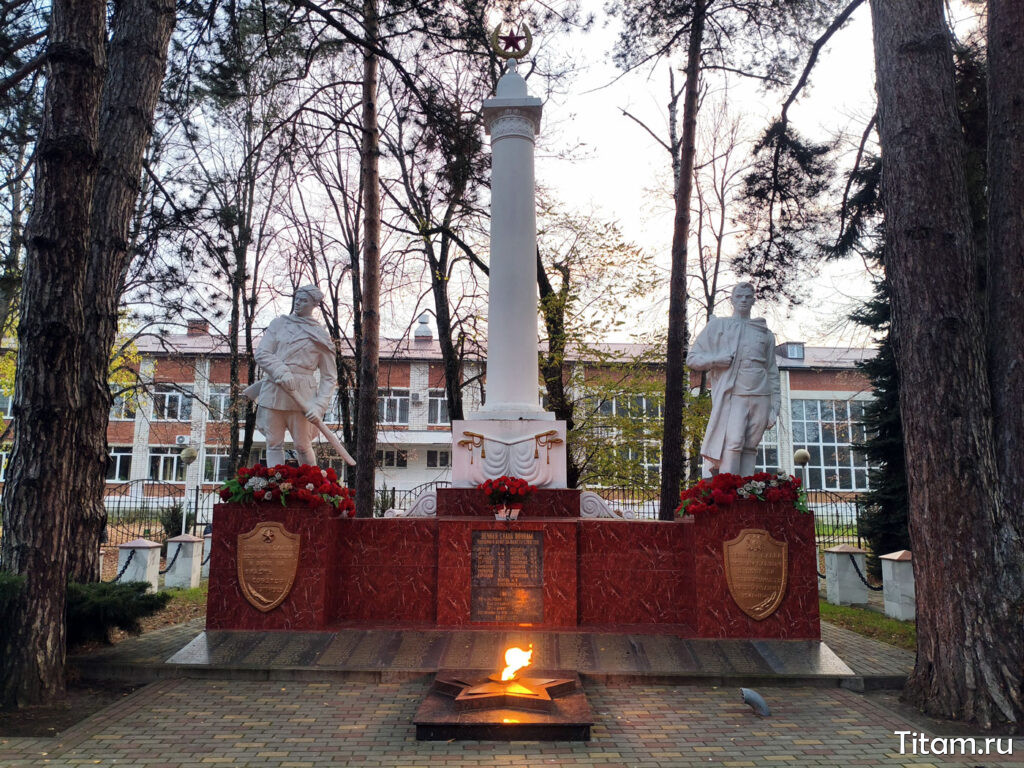 Мемориал "Вечный огонь" в Горячем Ключе Мемориал "Вечный огонь" в Горячем Ключе