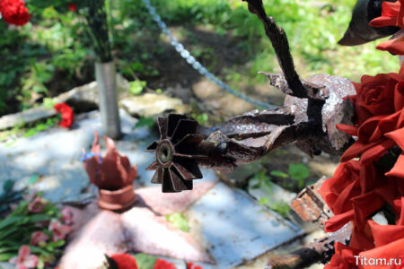 Памятник на вершине горы Фонарь