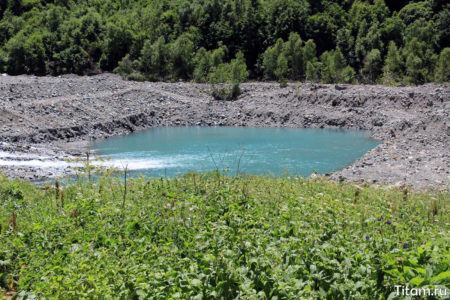 Заводь в реке Домбай-Ульген Заводь в реке Домбай-Ульген