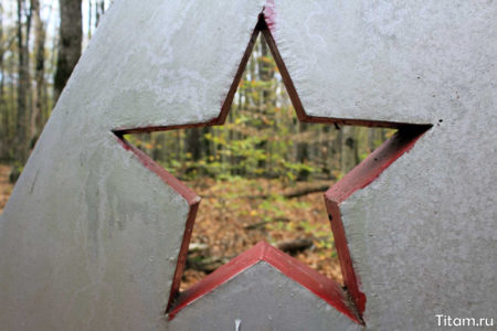 Памятник экипажу бомбардировщика ДБ-3Ф Памятник экипажу бомбардировщика ДБ-3Ф